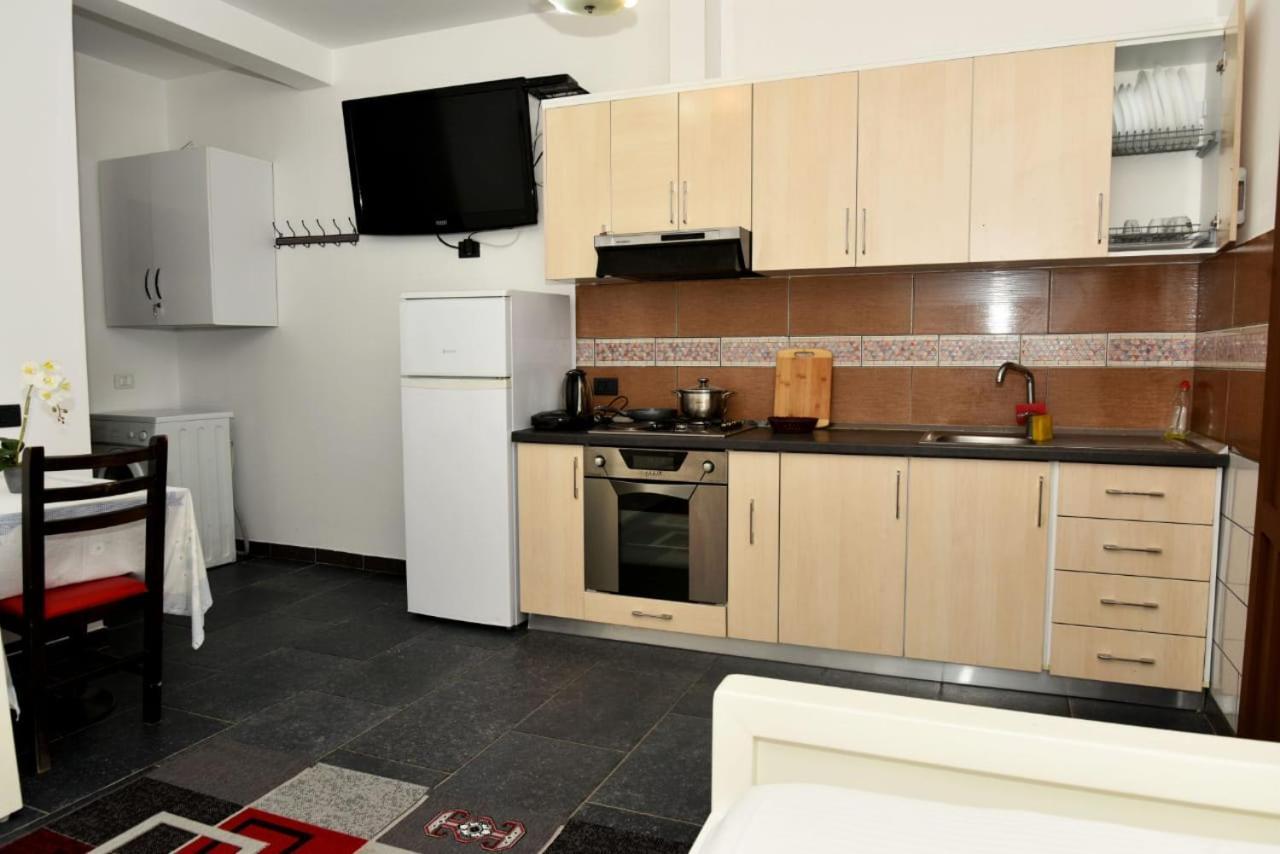 Villas Apartments Shahaj Vlorë Esterno foto