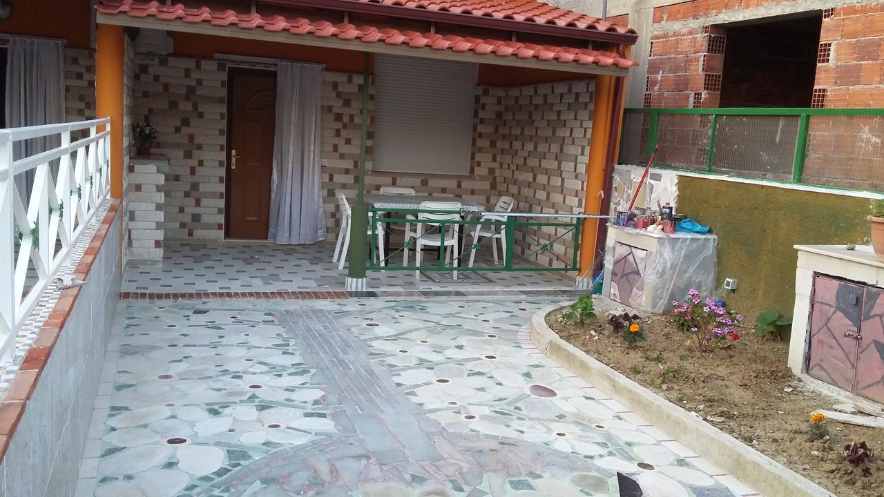 Villas Apartments Shahaj Vlorë Esterno foto